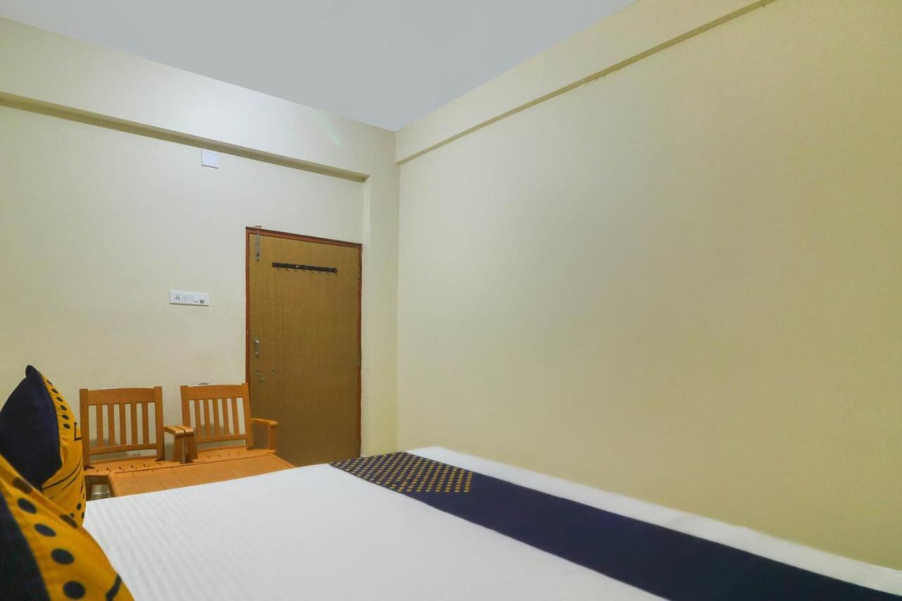 Spot On 68151 Prafulla Palace 호텔 Jatani 외부 사진